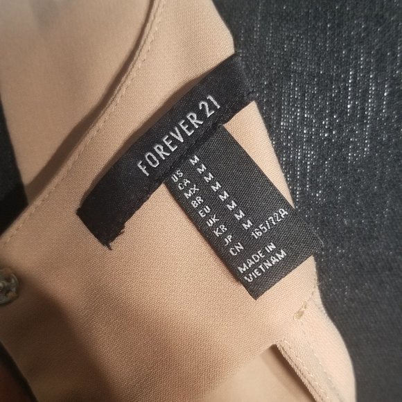 FREE WITH A $45 ⬆️ PURCHASE!! NWOT Romper Shorts - Picture 4 of 5